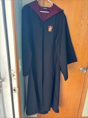 Authentic Gryffindor Men's Wizard Robe with Hood - Black and Burgundy